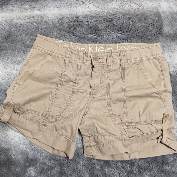 Calvin Klein khaki shorts - Picture 2 of 4